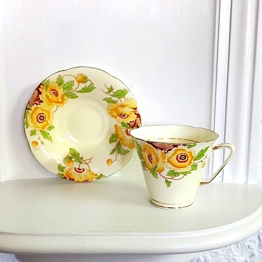 Royal Grafton - Fine Bone China Made in England - Vintage yellow
